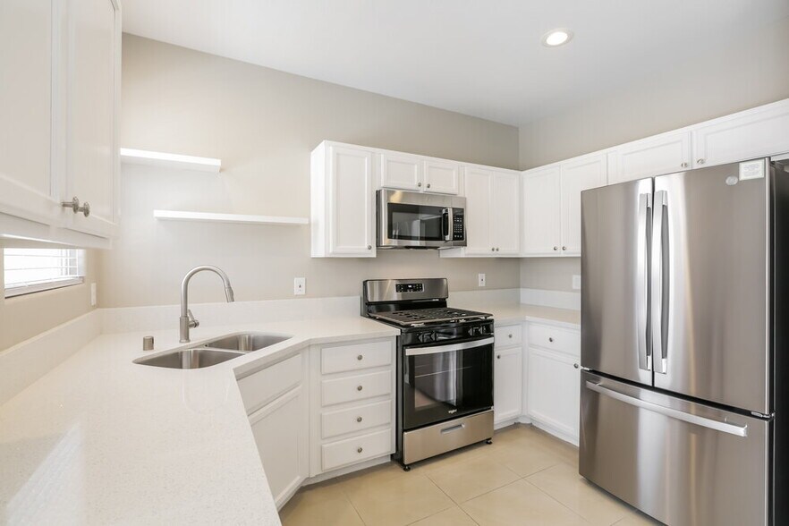 Building Photo - 8139 W Ficus Dr