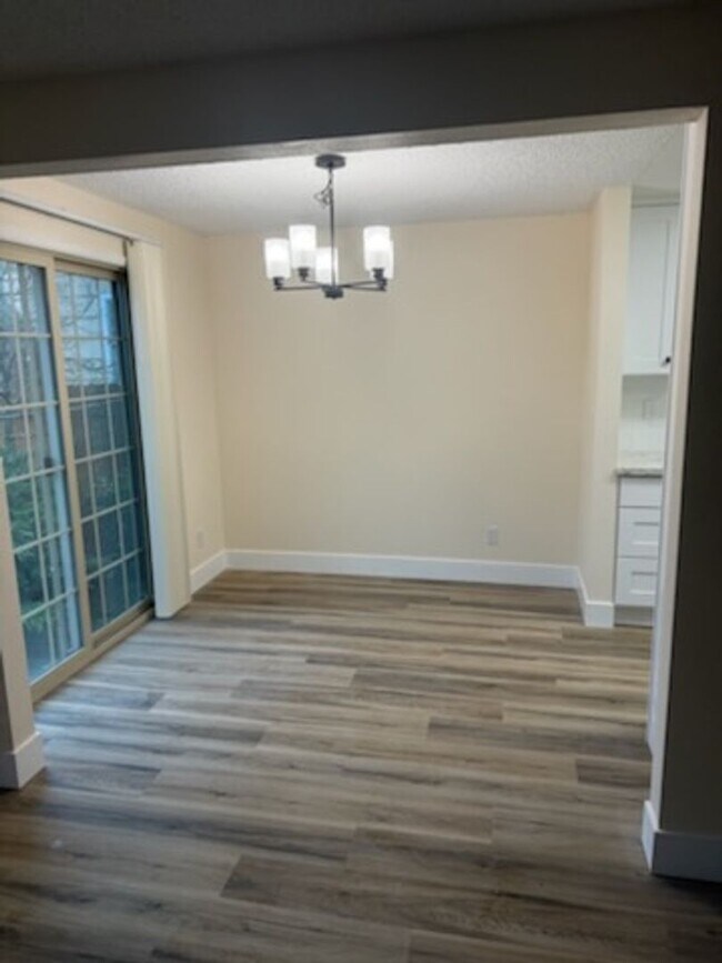 Building Photo - 118000