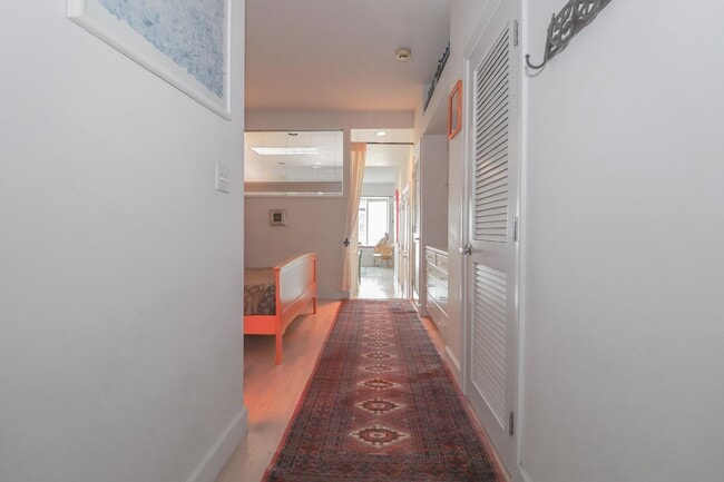 Building Photo - Spacious Jr. 1 Bedroom near Levi's Plaza |...