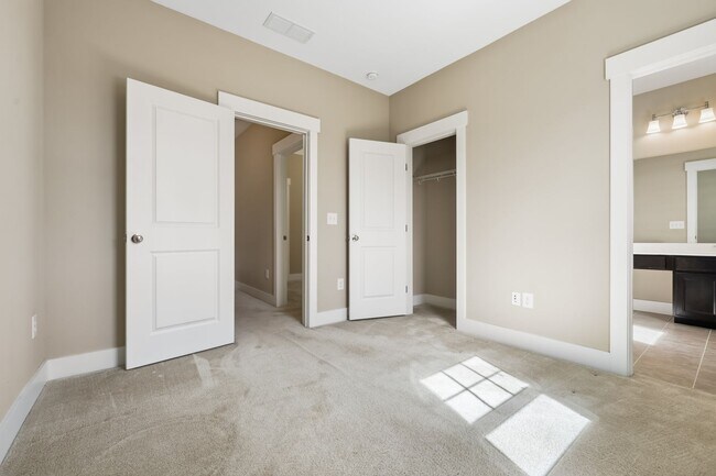 Building Photo - Three Bedroom Briar Chapel Beauty - Available June 1!