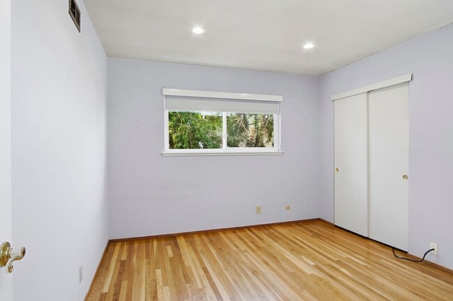 Building Photo - 6137 Banner Dr