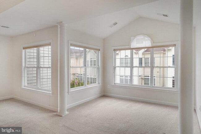 Building Photo - 24949 Bannockburn Terrace