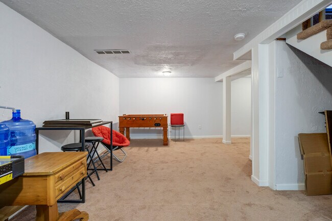 Building Photo - 603 N Spruce St