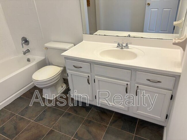 Building Photo - 4390 McPherson Ave