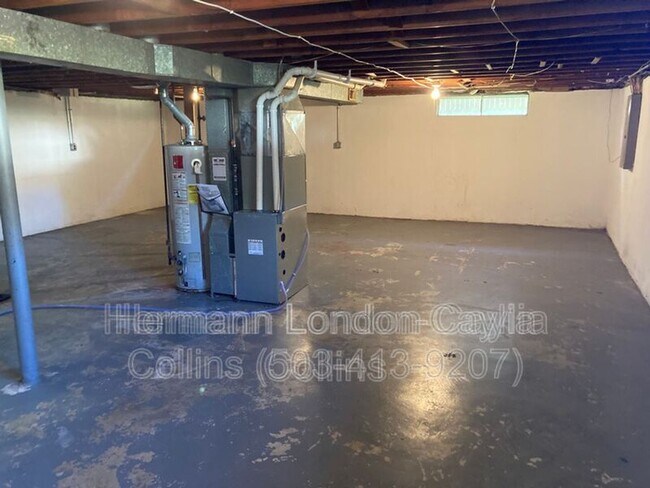 Building Photo - 2465 Hawthorne Manor Dr