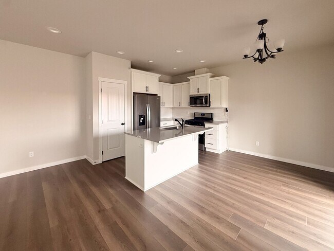 Building Photo - 5590 Mountain Quail Dr S