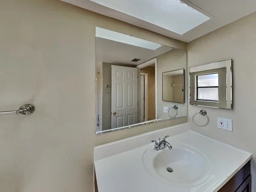 Building Photo - 285 Millstone Dr