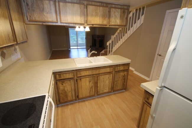 Building Photo - Lovely 2 Bd/2Ba Condo!
