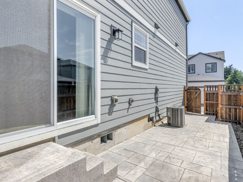 Building Photo - 15254 NW Cosmos St