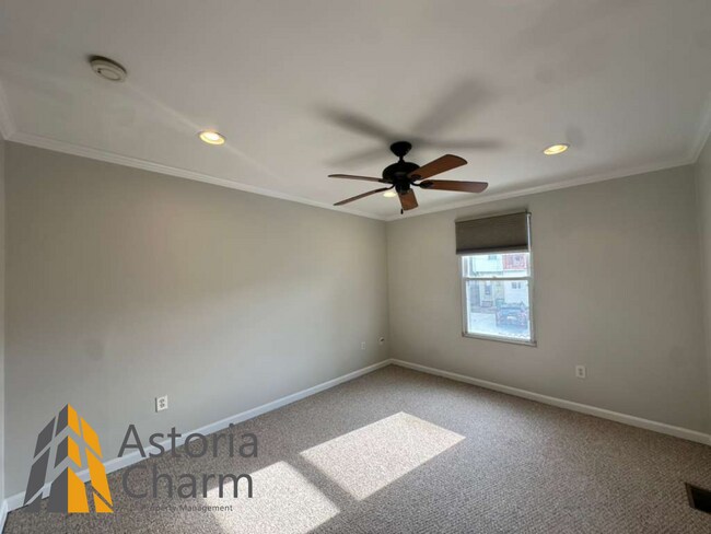 Building Photo - 3 Bedroom Home with Rooftop Views and Modern Finishes