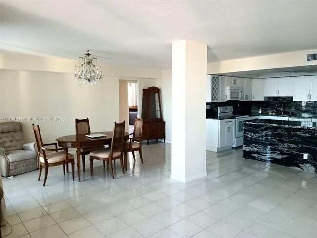 Building Photo - 1410 S Ocean Dr