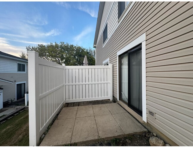 Building Photo - 1687 Cornell Dr