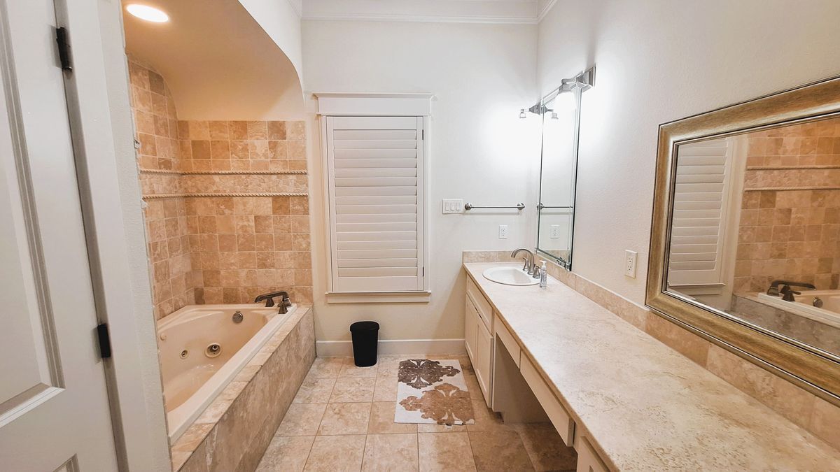 Building Photo - 130 Squires Dr