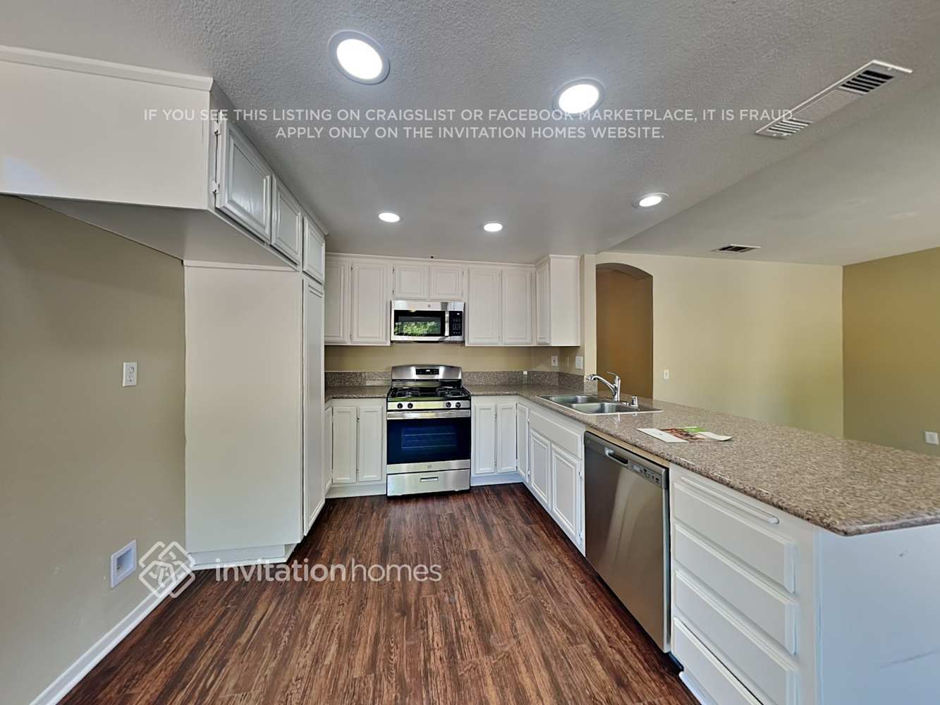 Building Photo - 8049 Streamside Ct