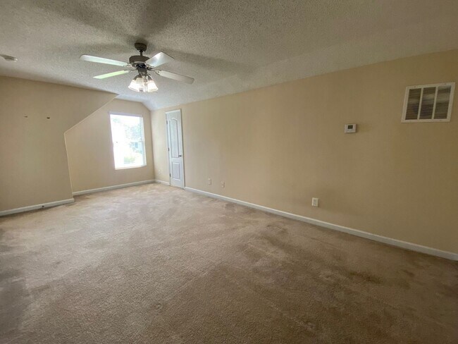 Building Photo - PRE-LEASING FOR AUGUST 2026!