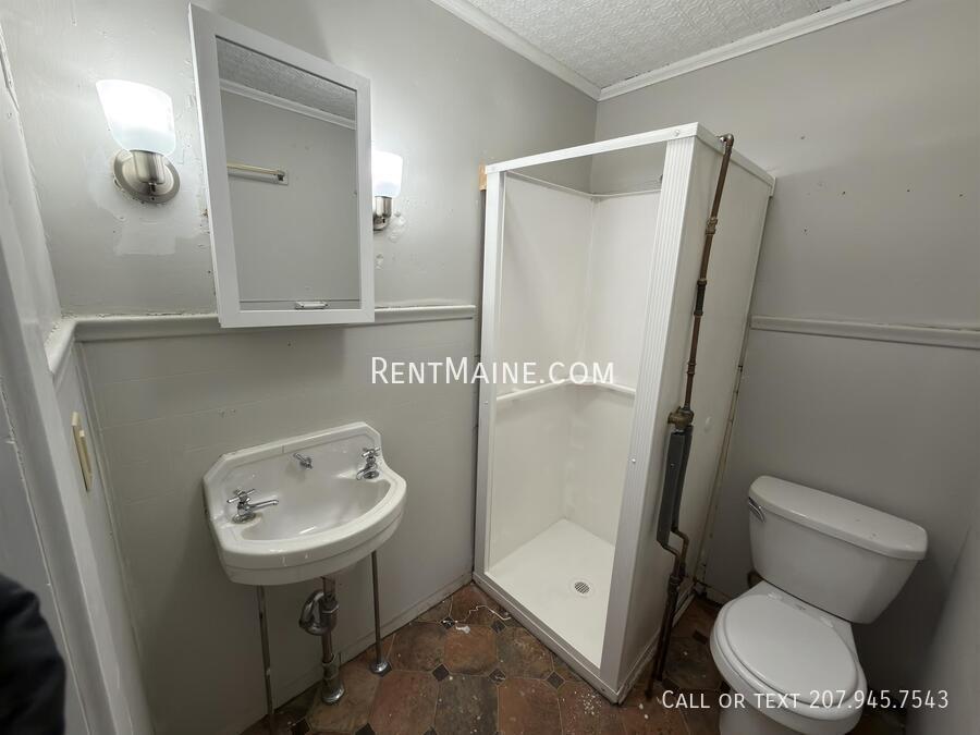 Building Photo - 9 Catell St