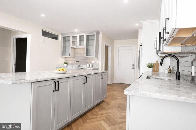 Building Photo - 128 N Bond St