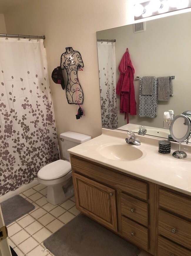 Building Photo - 2 Bed 2 Bath Broomfield Condo, Available July!