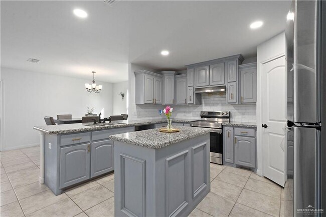 Building Photo - 21 N 26th Dr