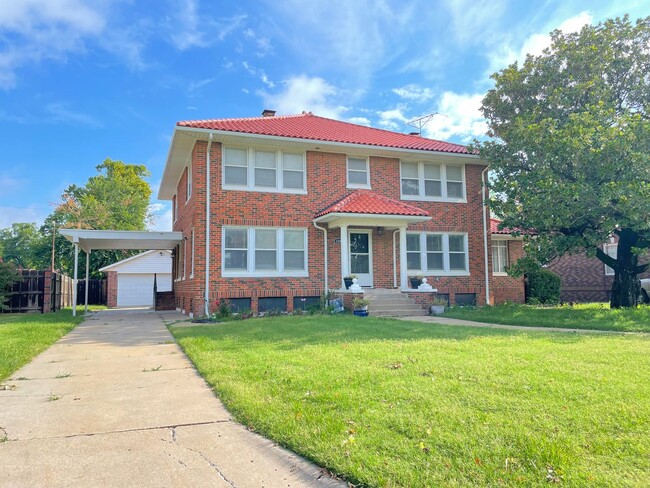 Primary Photo - Gorgeous Home Available Now!!