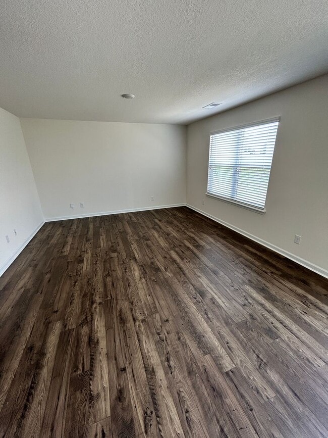 Building Photo - 632 Clay Dr