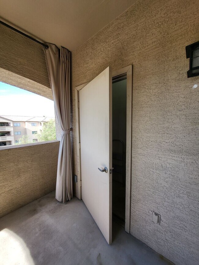 Building Photo - Unfurnished Resort Like Condo available No...
