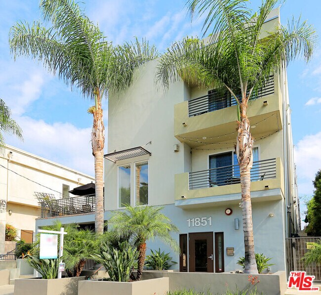 Building Photo - 11851 Laurelwood Dr