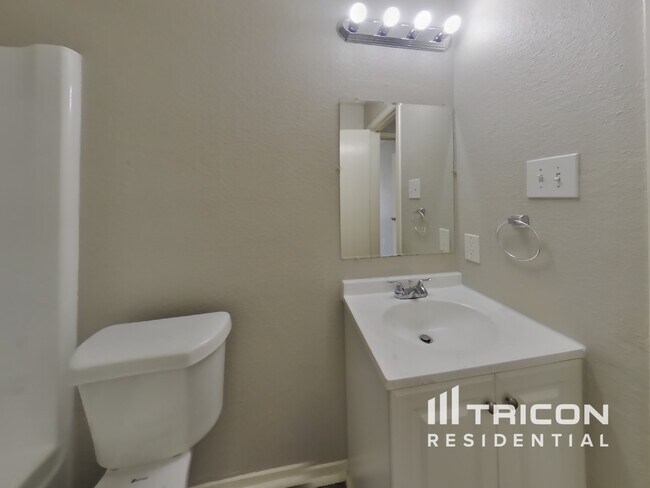 Building Photo - 4700 Greenwood Dr