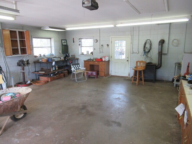 Building Photo - Great Rental Opportunity in Lincolnton!