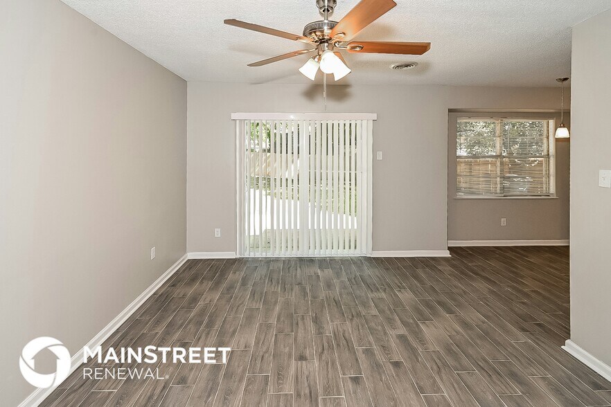 Building Photo - 886 Valley Springs Dr