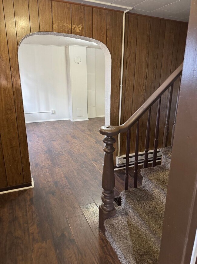 Building Photo - 3 bedroom, 1 bath, 2 story single family house