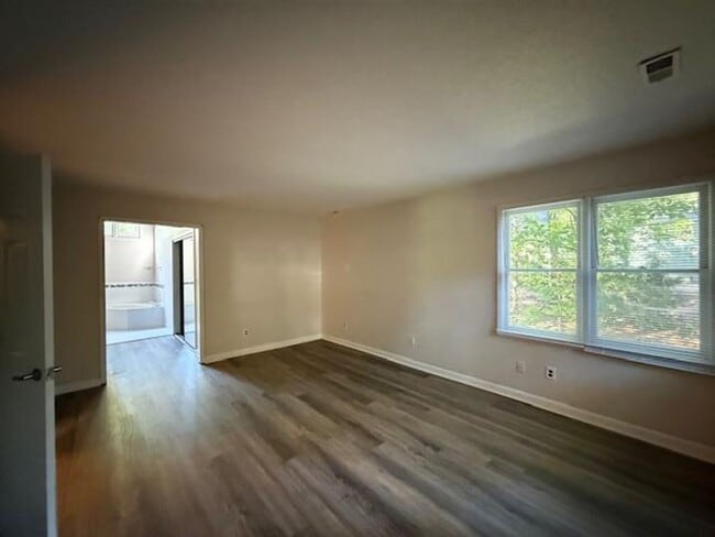 Building Photo - 314 King George Loop