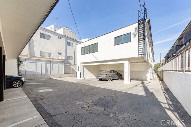Building Photo - 13018 Valleyheart Dr