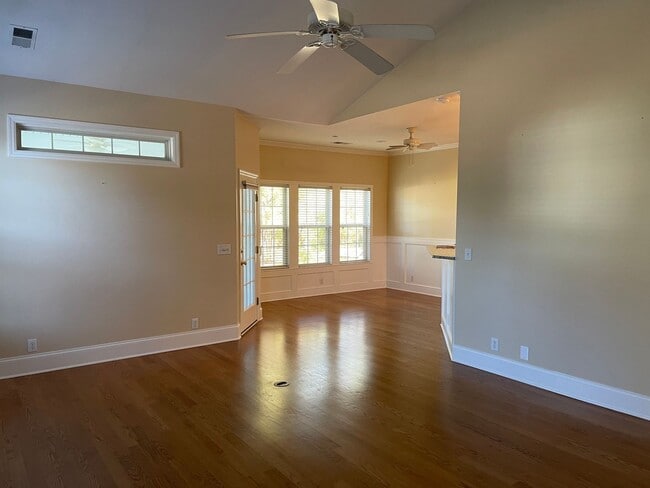 Building Photo - 3 Bedroom 2 Bathroom with a  Bonus Room  House in Winding River Plantation