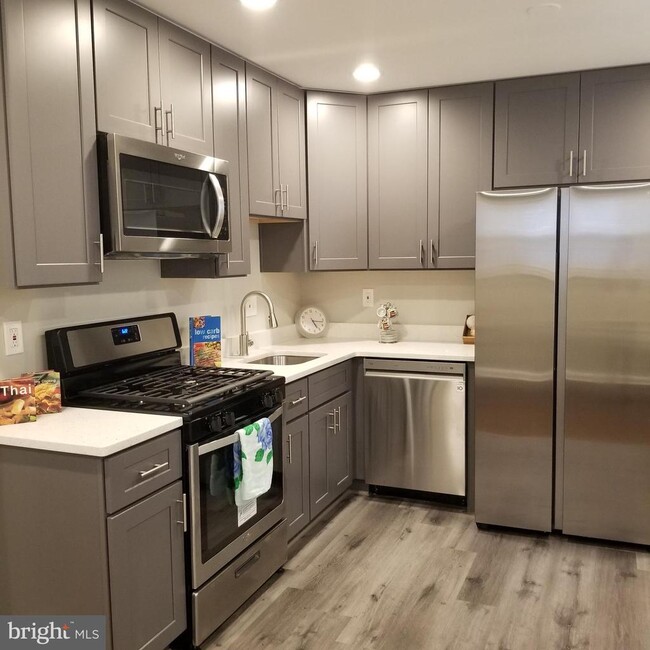 Building Photo - 4704 Red Fox Rd