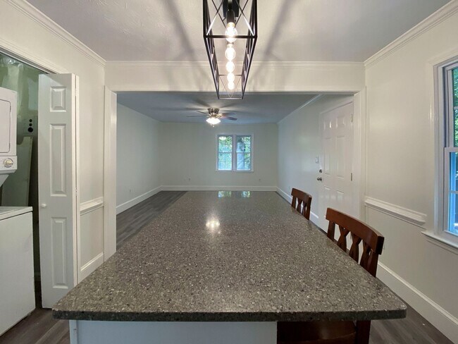 Building Photo - 205 Park Ridge Dr