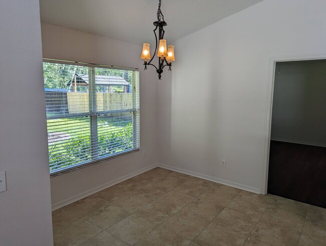 Building Photo - Beautifully remodeled from floor to ceiling!