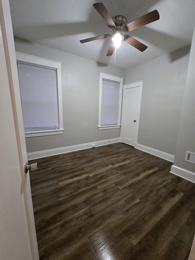 Building Photo - 206 Muench St