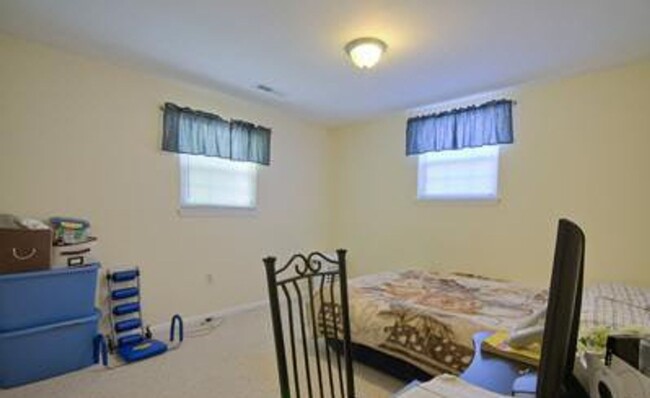 Building Photo - Updated Apartment Near Downtown – Prime Lo...