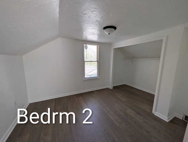 Building Photo - Remodeled 2 -3 bedroom home Elyria