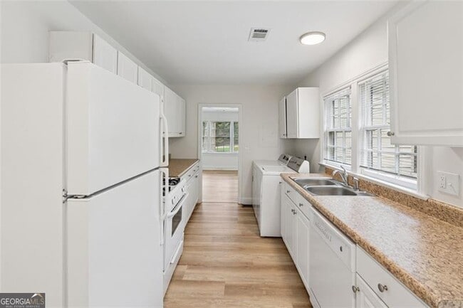 Building Photo - 2116 E Roxboro Rd NE