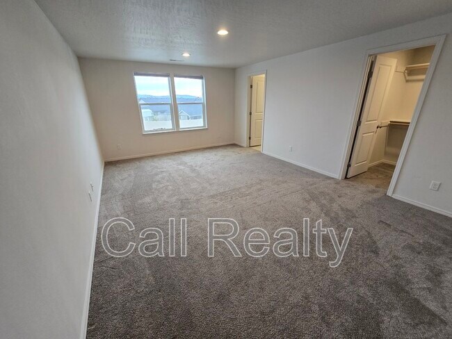 Building Photo - 5609 N Calvin Rd