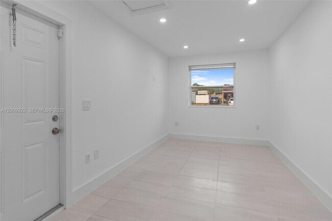 Building Photo - 1481 SW 49th Ave