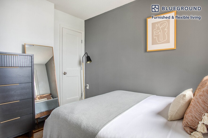 Building Photo - 538 East Broadway-SI FL4-ID474