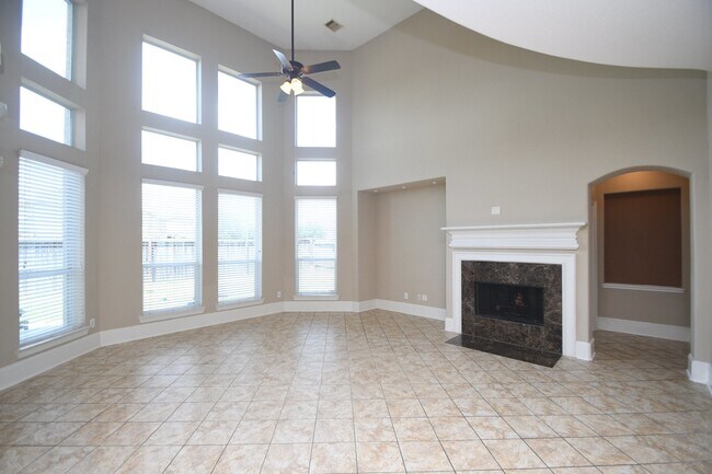 Building Photo - 606 Whitney Oaks Ln