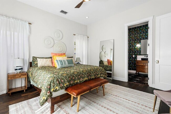 Building Photo - 1003 Romeria Dr