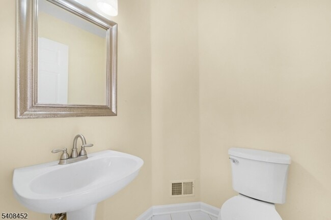 Building Photo - 12 Woodmont Dr