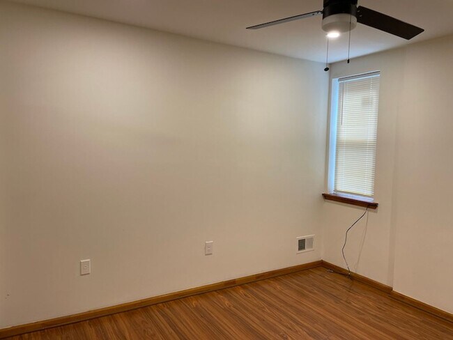 Building Photo - 1432 W Venango St