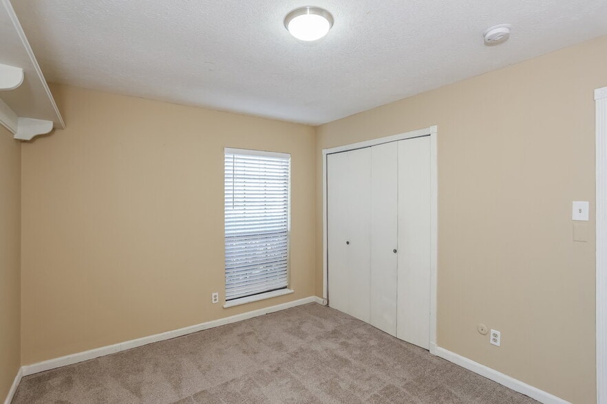 Building Photo - 1913 Sandra Ln