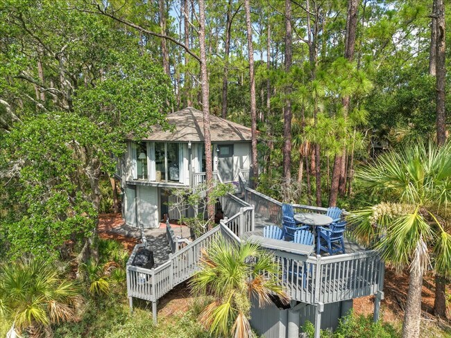 Building Photo - 2041 Deer Island Rd